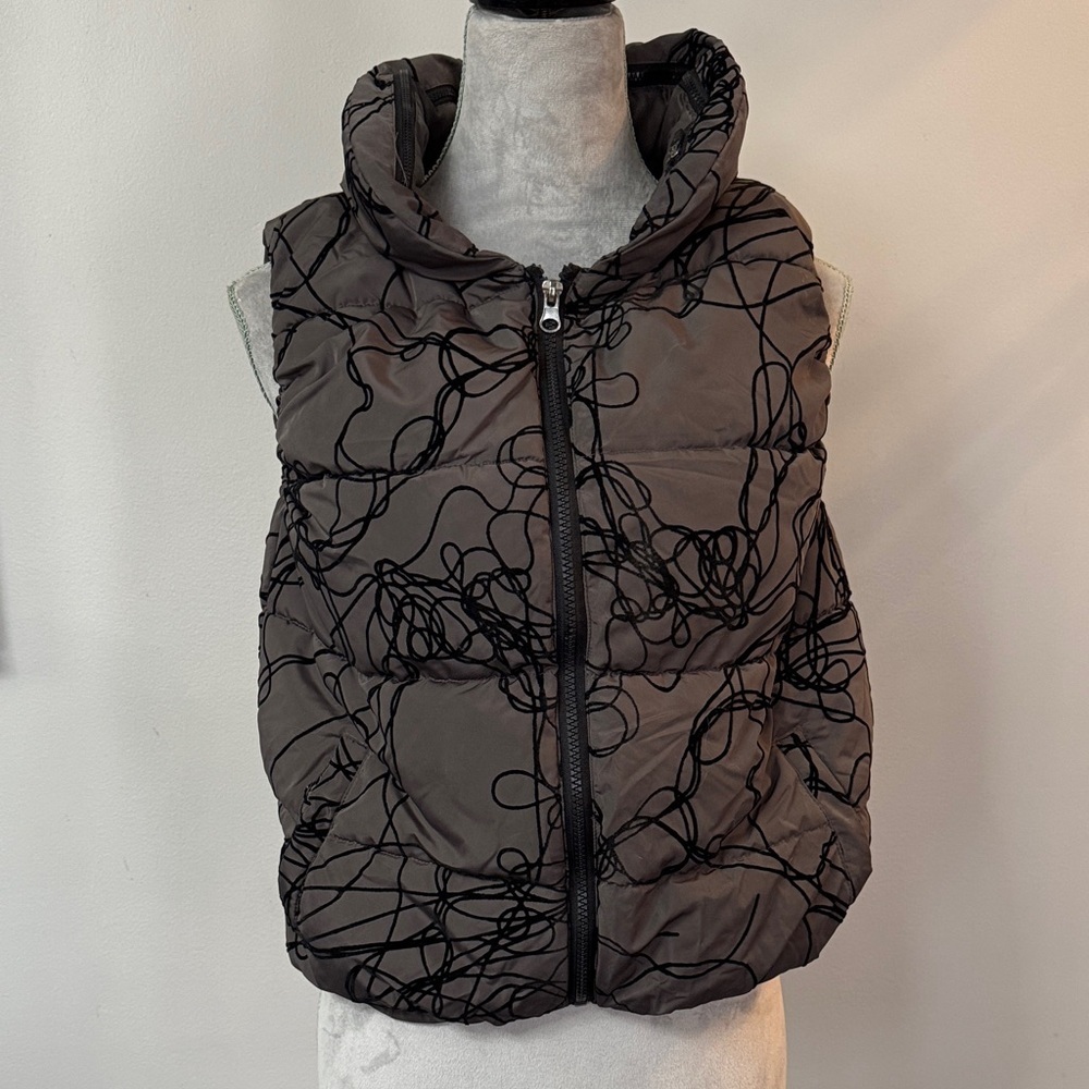 Calvin Klein velour scribble Gray and Black Patterned Puffer Vest EUC M